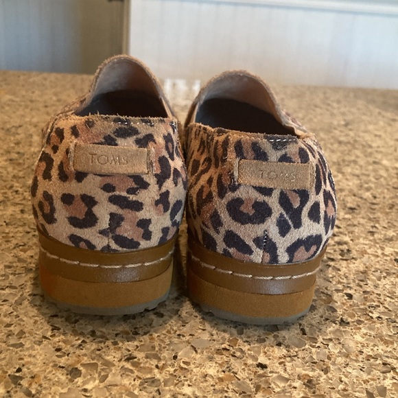 Size 5 Leopard Print TOMS Palma leather wrap slip ons - Picture 5 of 13
